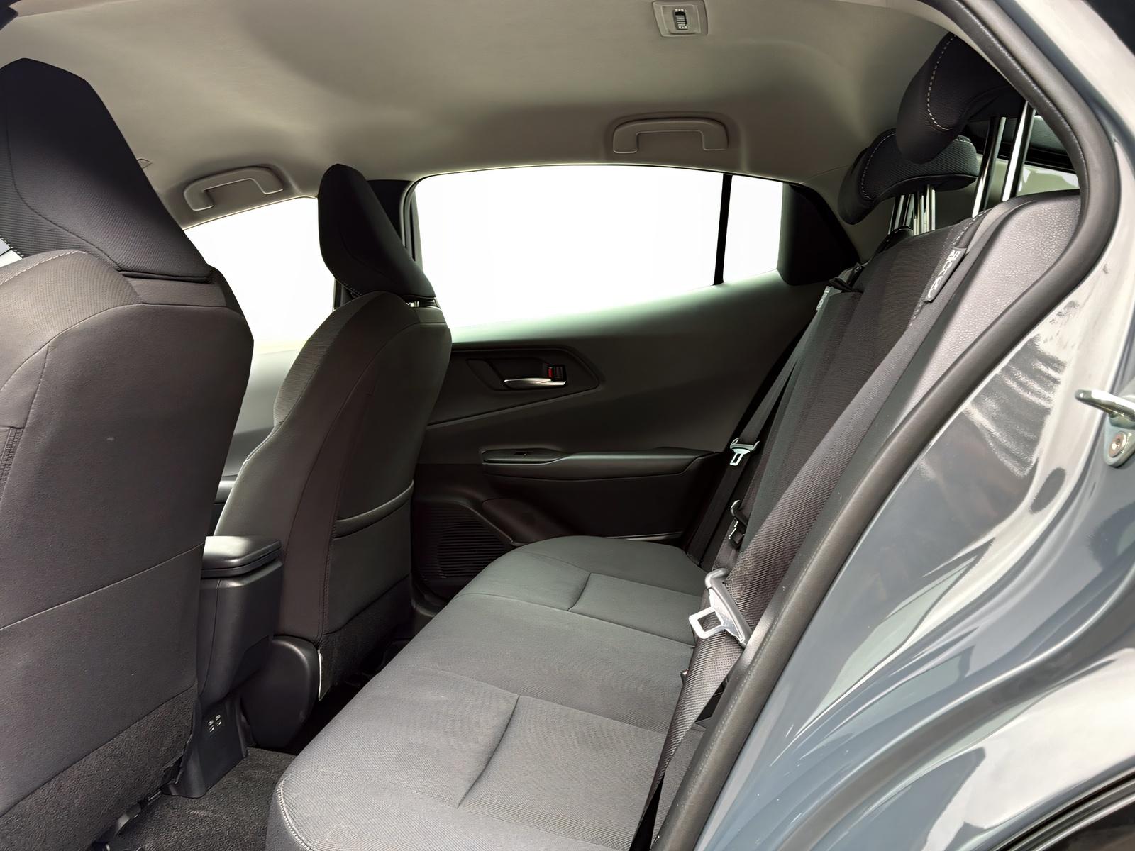 TOYOTA Prius 2.0 Plug-In-Hybrid Style-image-9