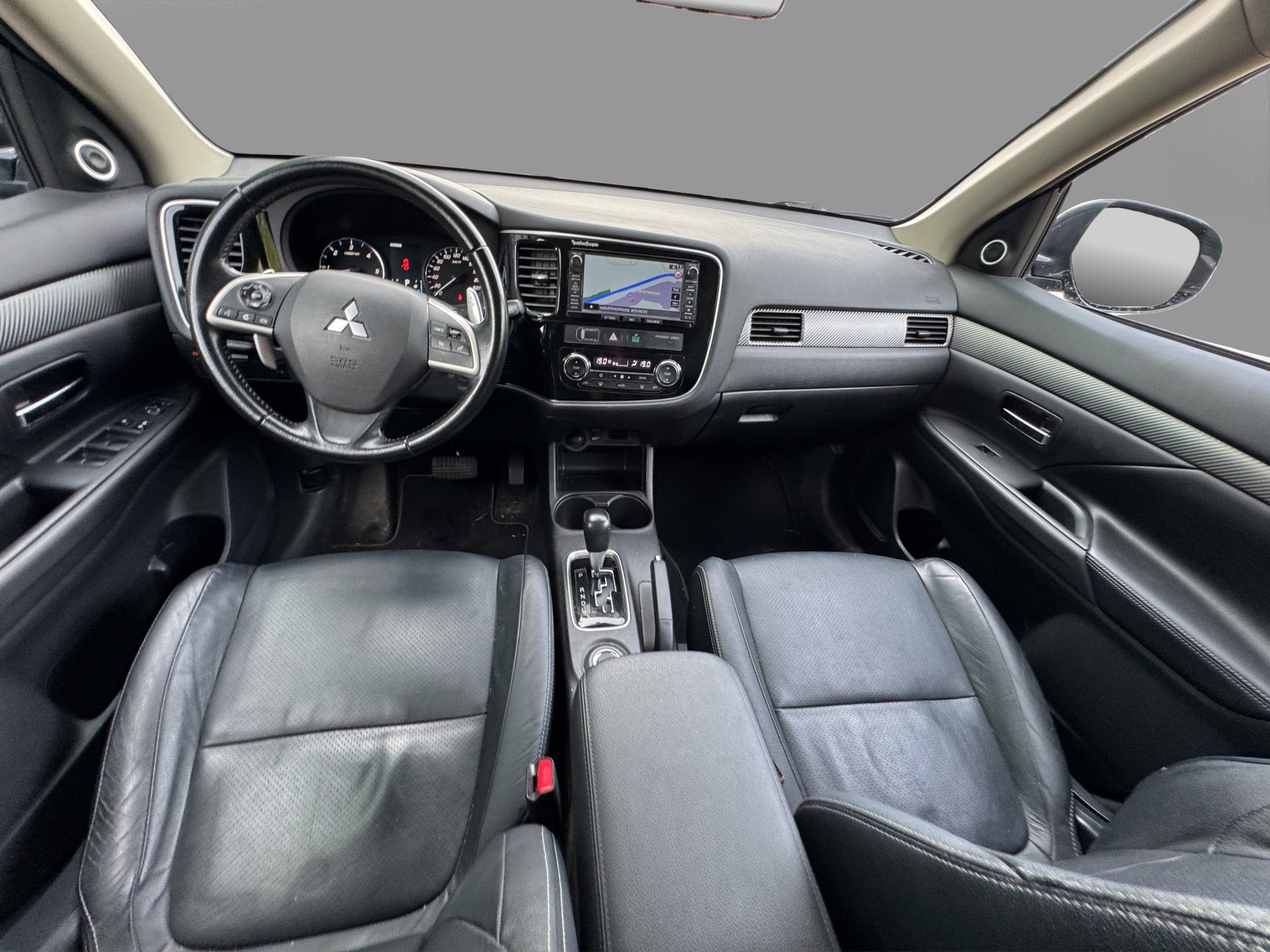 MITSUBISHI Outlander 2.2 DID Navigator 4WD Automatic-image-12