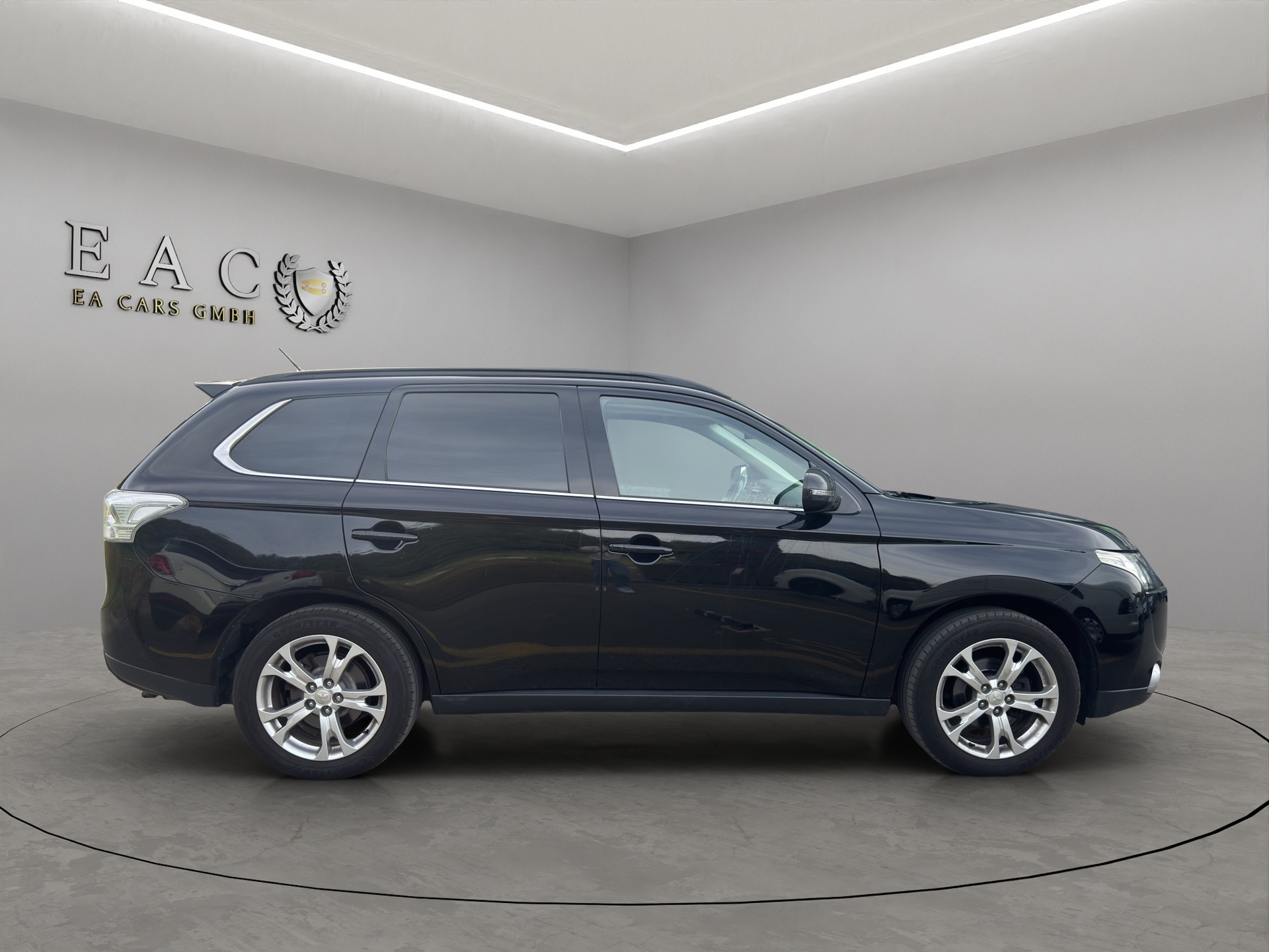 MITSUBISHI Outlander 2.2 DID Navigator 4WD Automatic-image-5