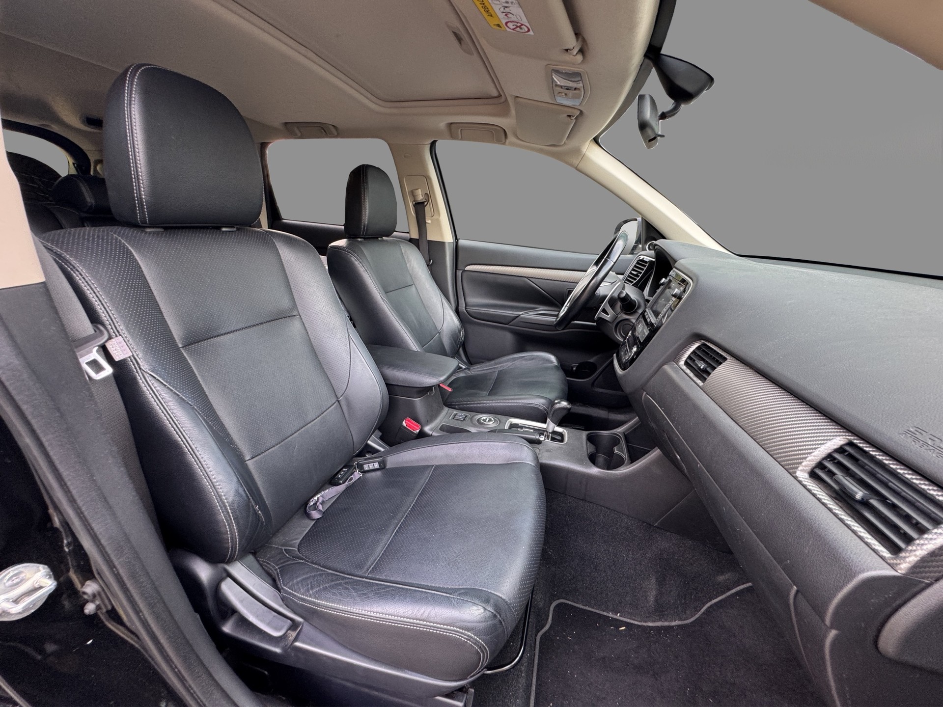 MITSUBISHI Outlander 2.2 DID Navigator 4WD Automatic-image-13