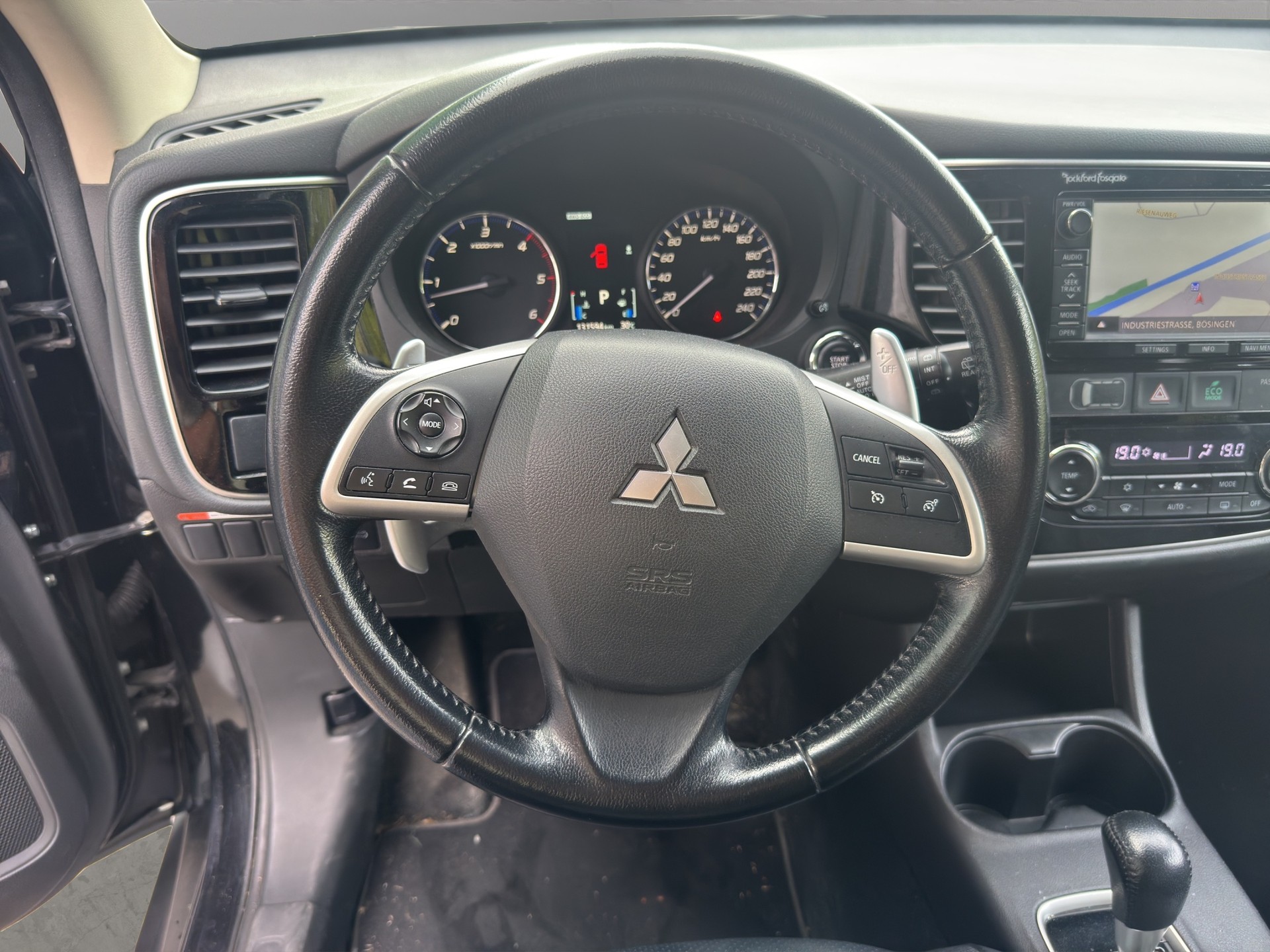 MITSUBISHI Outlander 2.2 DID Navigator 4WD Automatic-image-9