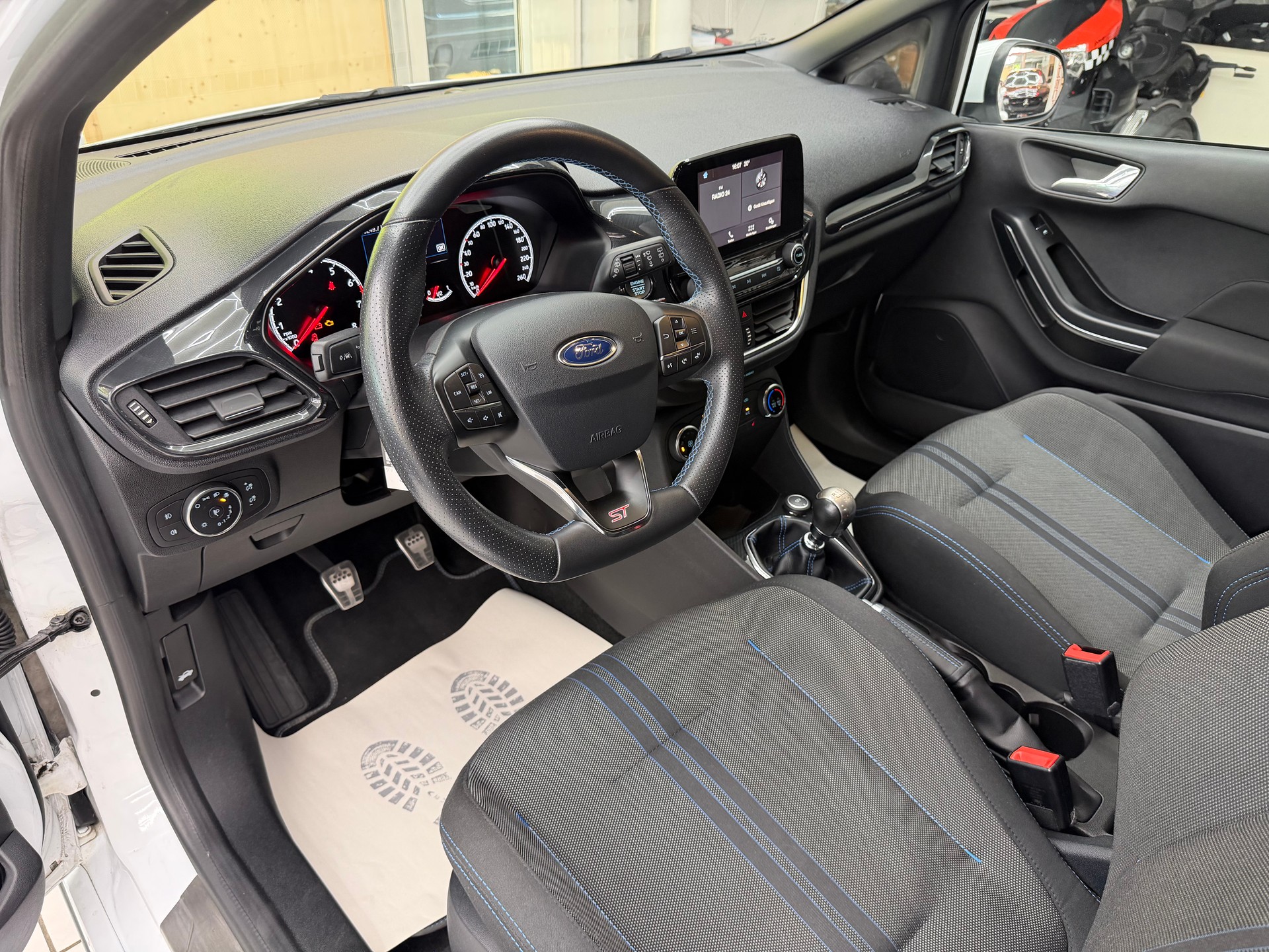 FORD Fiesta 1.5 EcoB ST-image-11