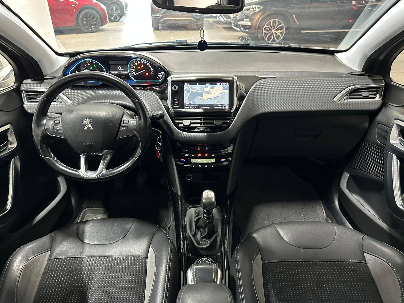 PEUGEOT 2008 1.6 BlueHDi Allure-image-7