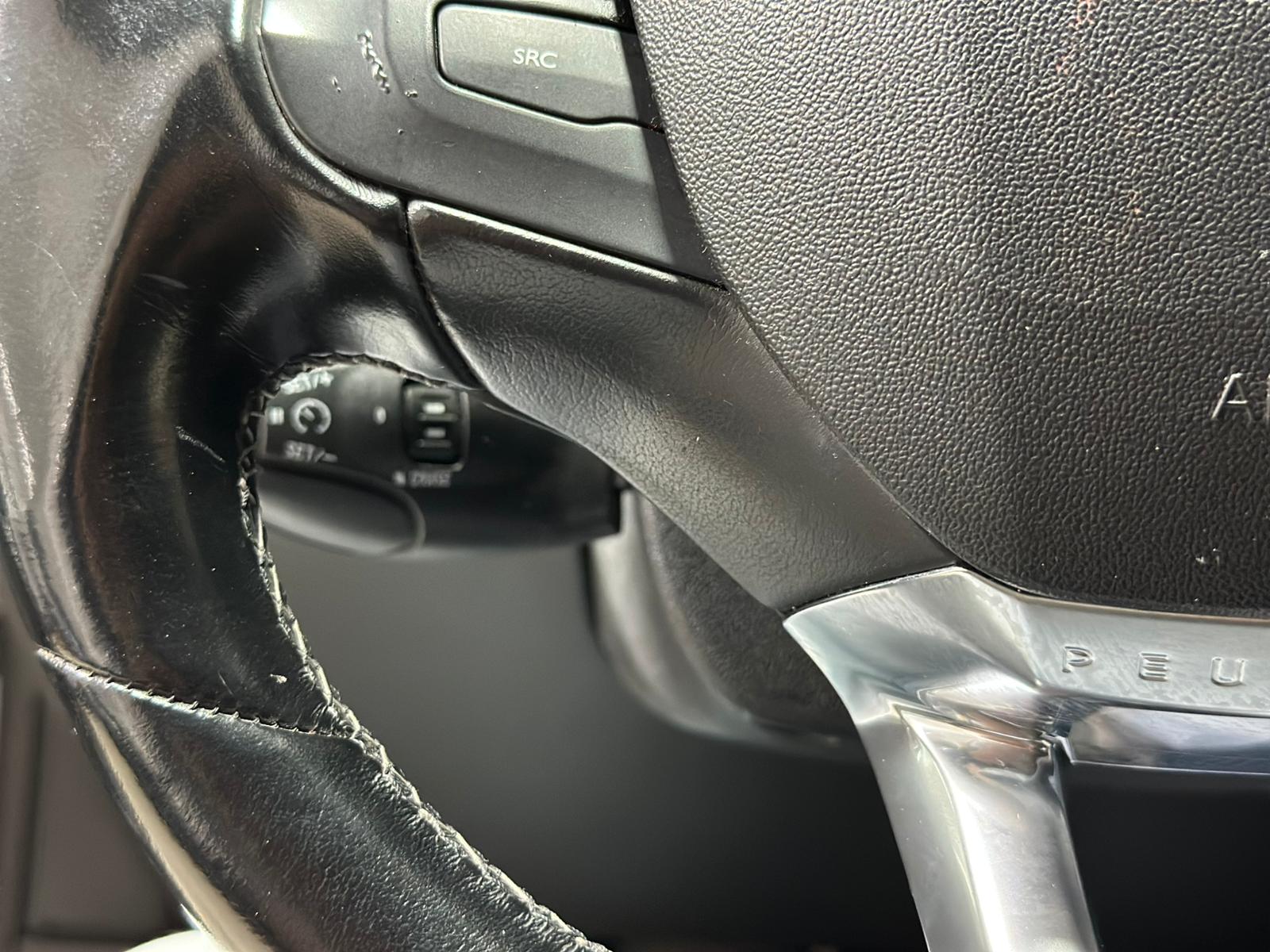 PEUGEOT 2008 1.6 BlueHDi Allure-image-9