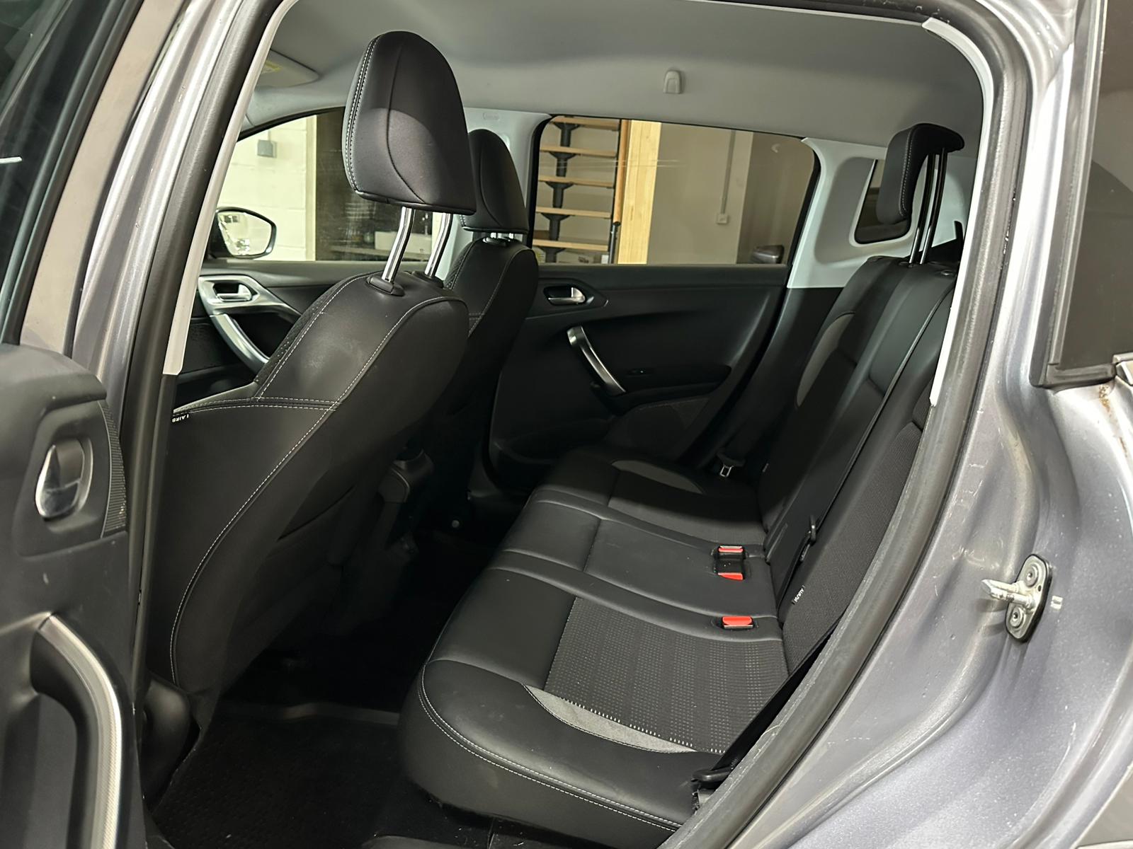 PEUGEOT 2008 1.6 BlueHDi Allure-image-6