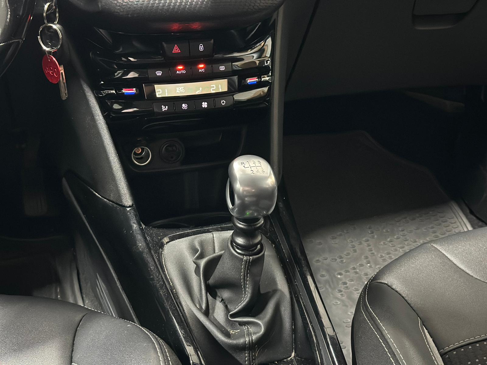 PEUGEOT 2008 1.6 BlueHDi Allure-image-10