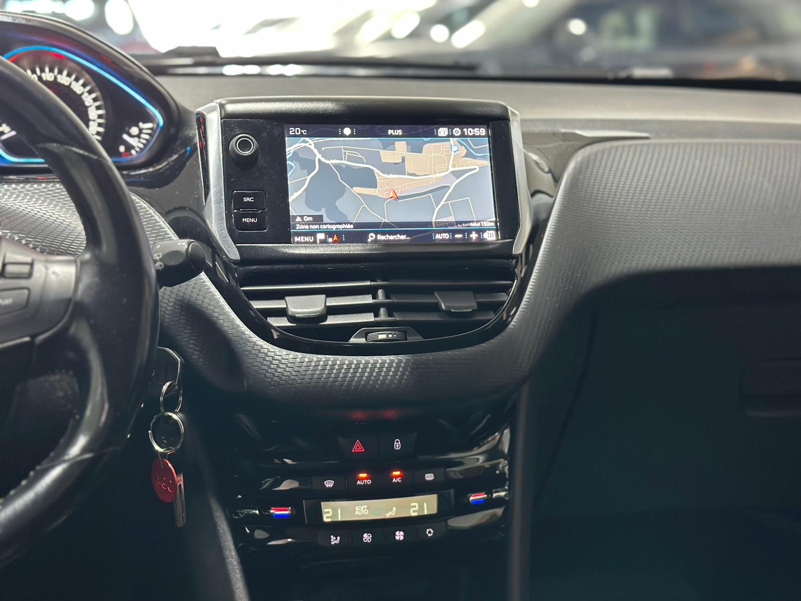 PEUGEOT 2008 1.6 BlueHDi Allure-image-12