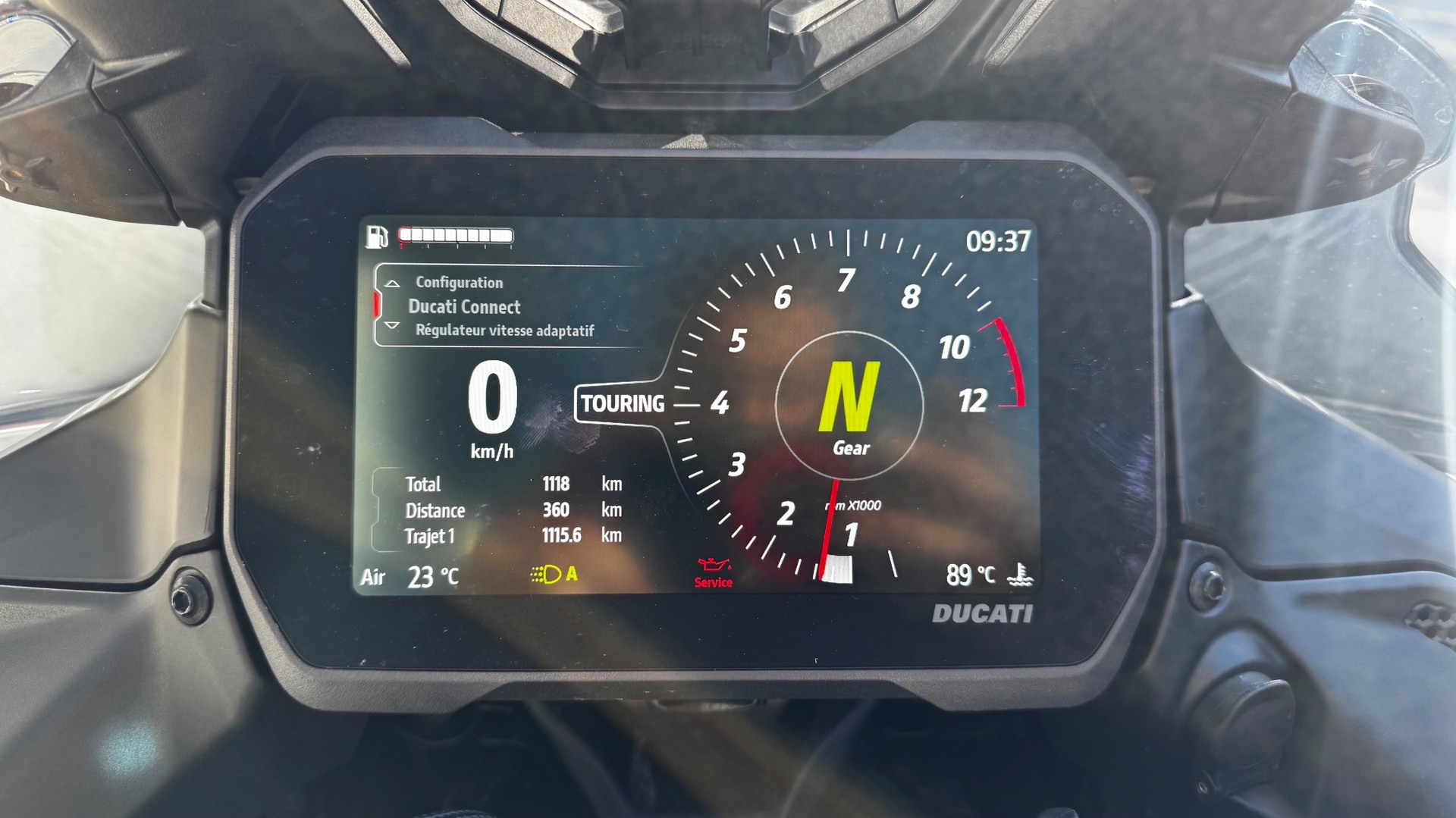 DUCATI pikes peak-showroom-element-3