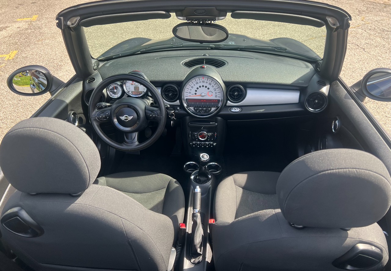 MINI Cooper Cabriolet-image-11