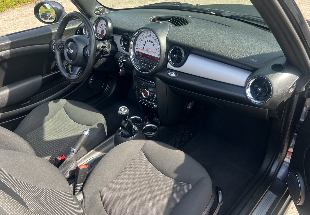 MINI Cooper Cabriolet-image-10
