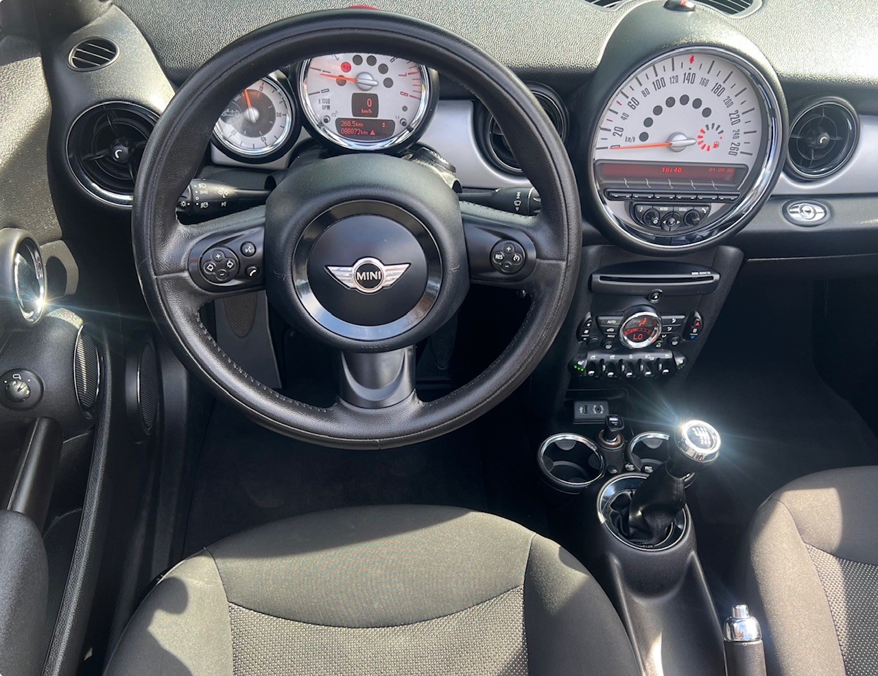 MINI Cooper Cabriolet-image-12