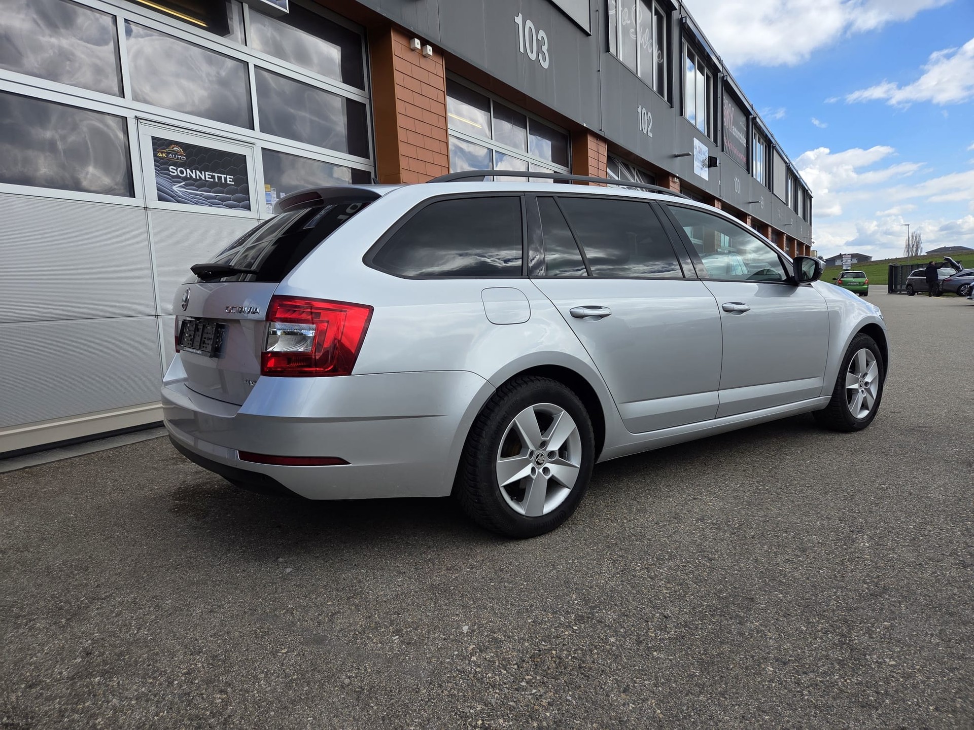 SKODA Octavia Combi 2.0 TDI Style 4x4 DSG-image-1
