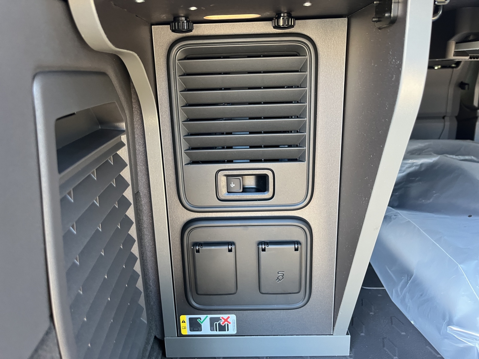VW California 2.0 TDI Beach Tour-image-11