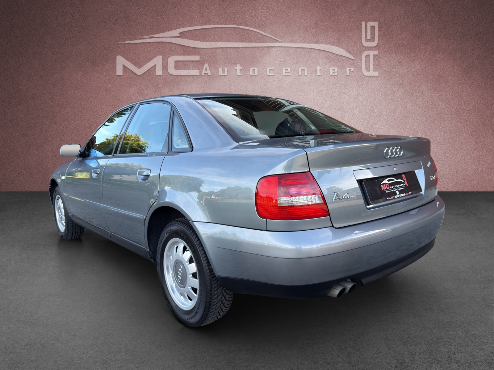 AUDI A4 2.4 Ambition-image-1