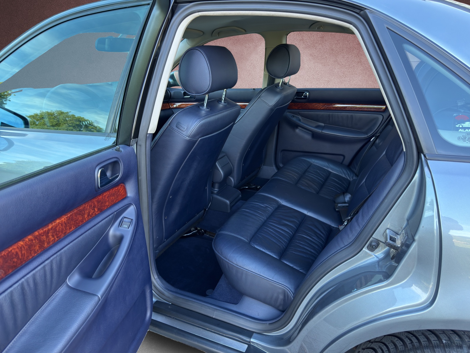 AUDI A4 2.4 Ambition-image-10