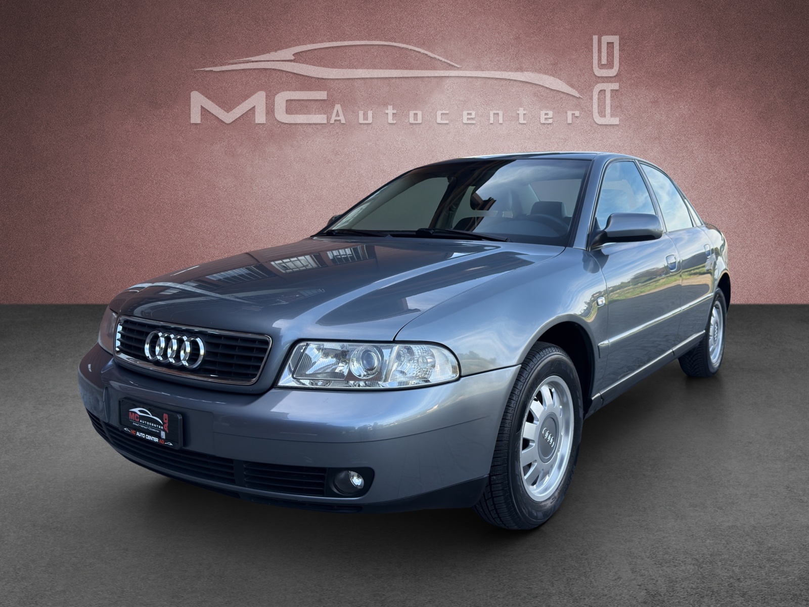 AUDI A4 2.4 Ambition-image-0