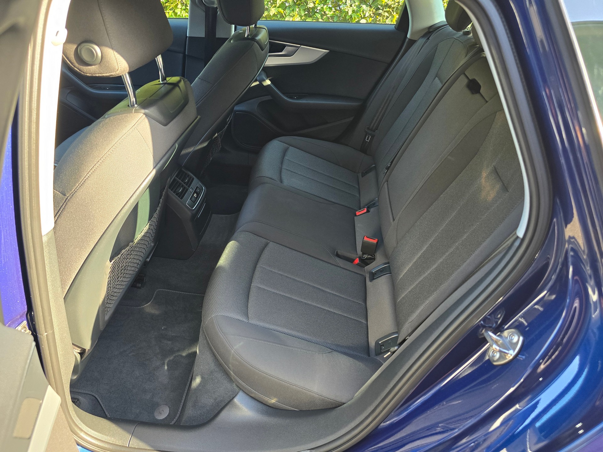 AUDI A4 Avant 2.0 TDI-image-12