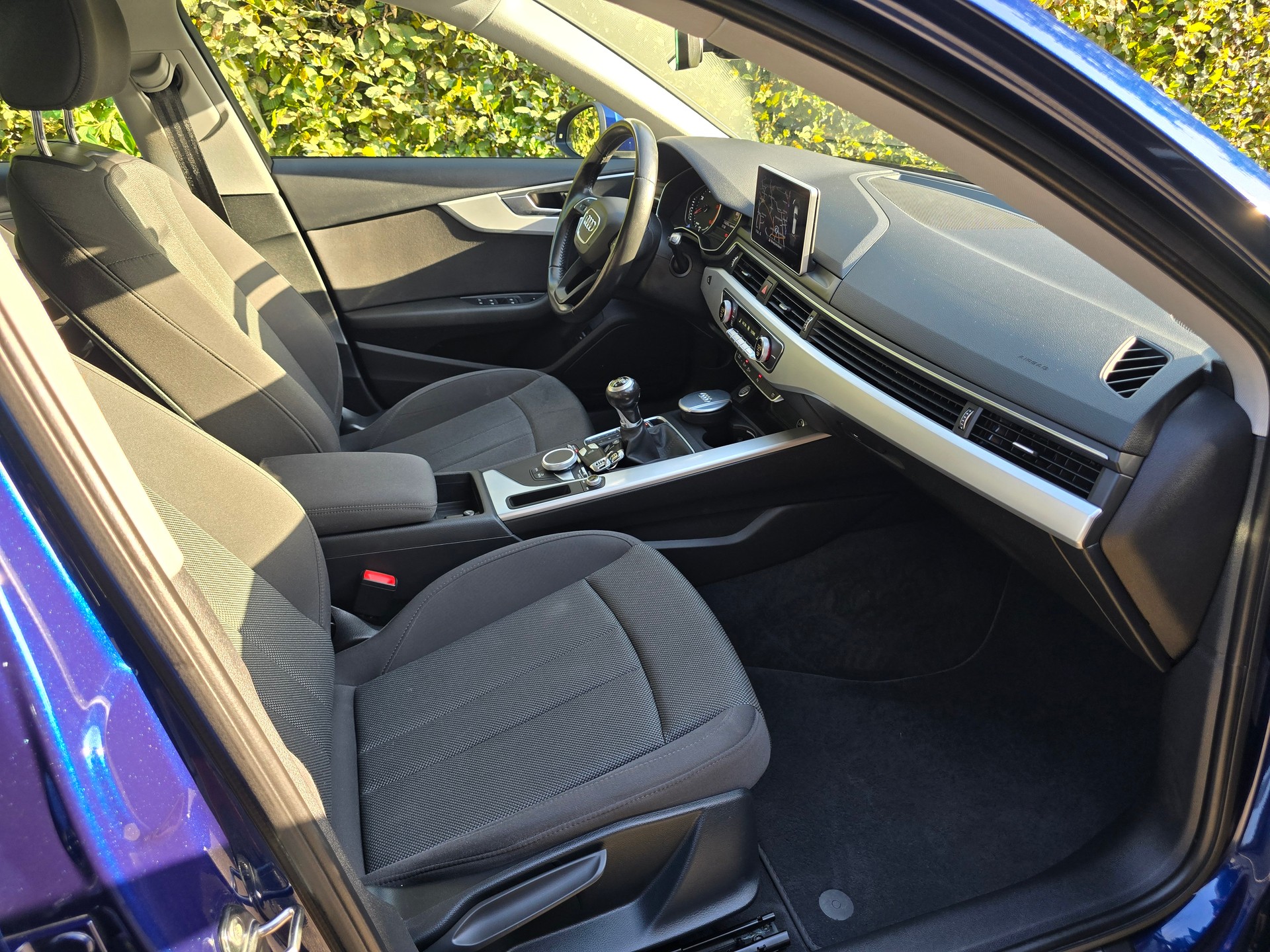 AUDI A4 Avant 2.0 TDI-image-10