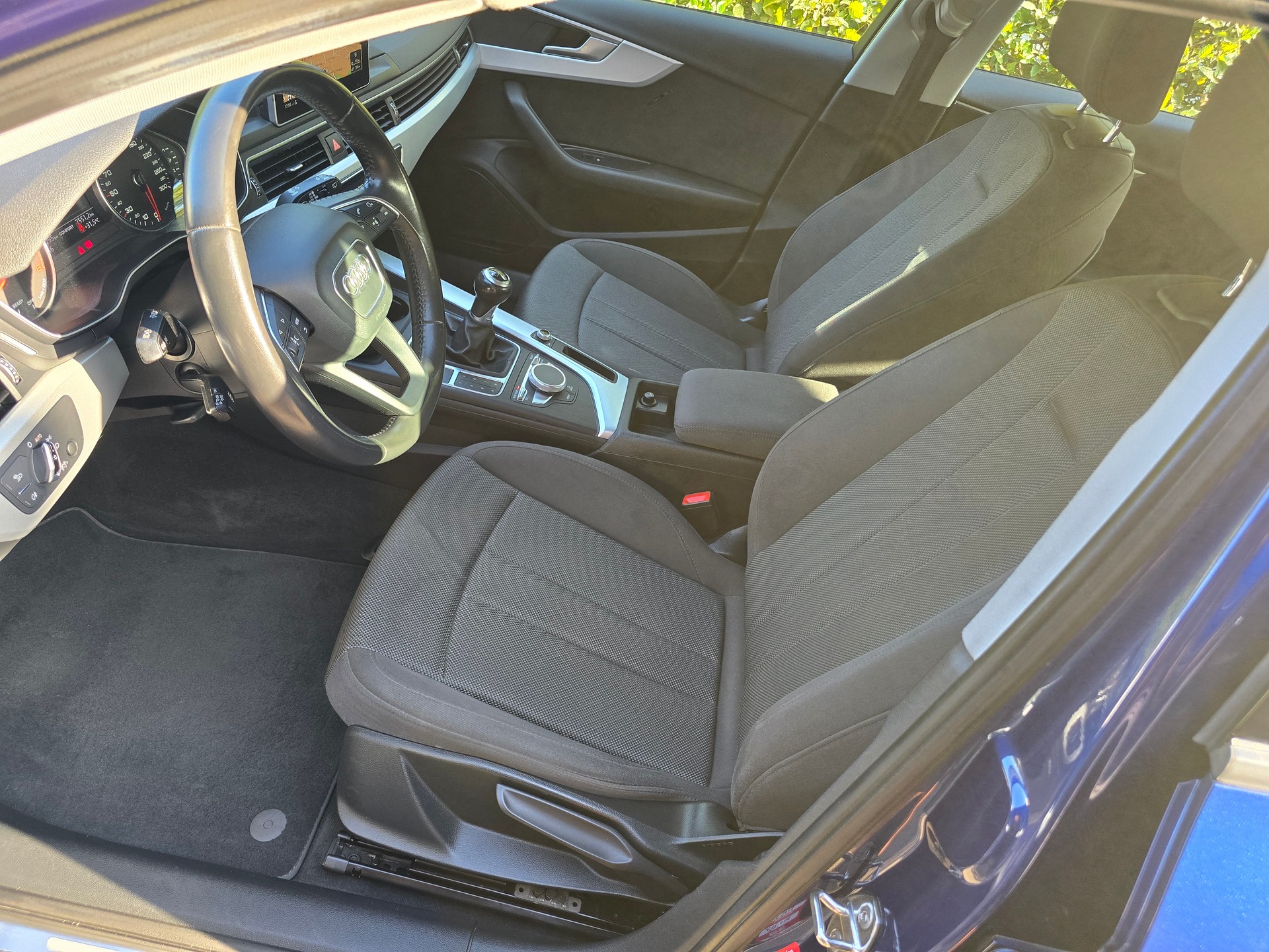 AUDI A4 Avant 2.0 TDI-image-9