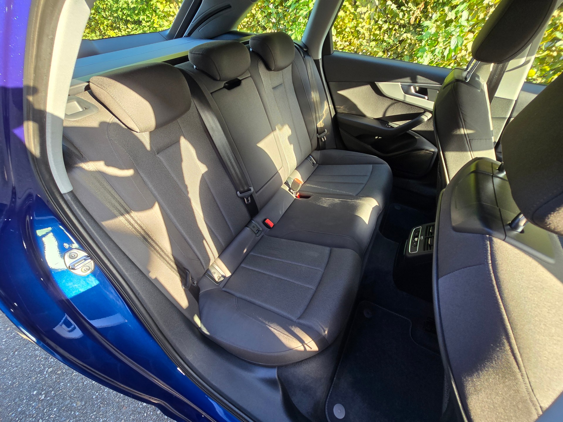 AUDI A4 Avant 2.0 TDI-image-11