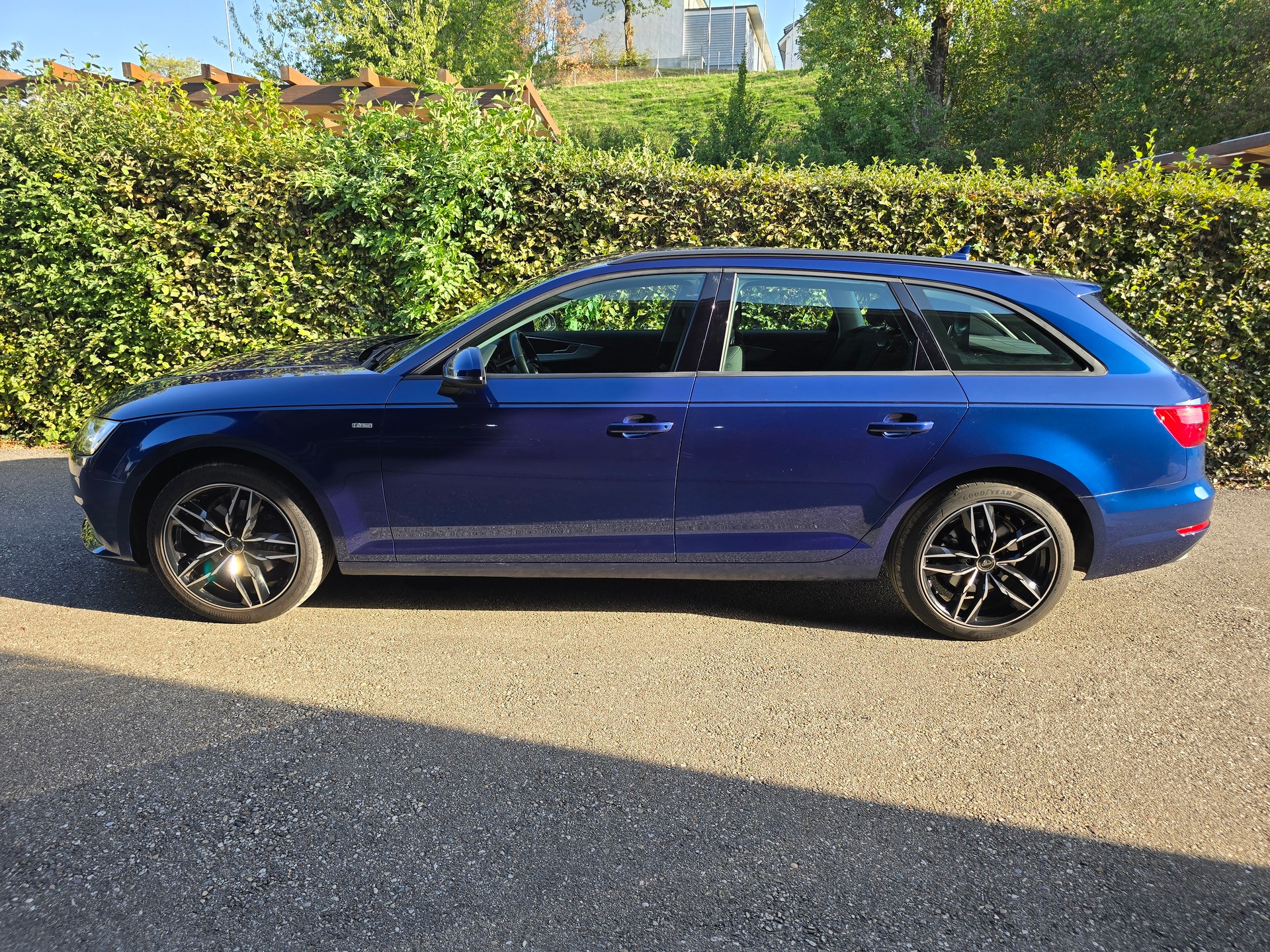 AUDI A4 Avant 2.0 TDI-image-2