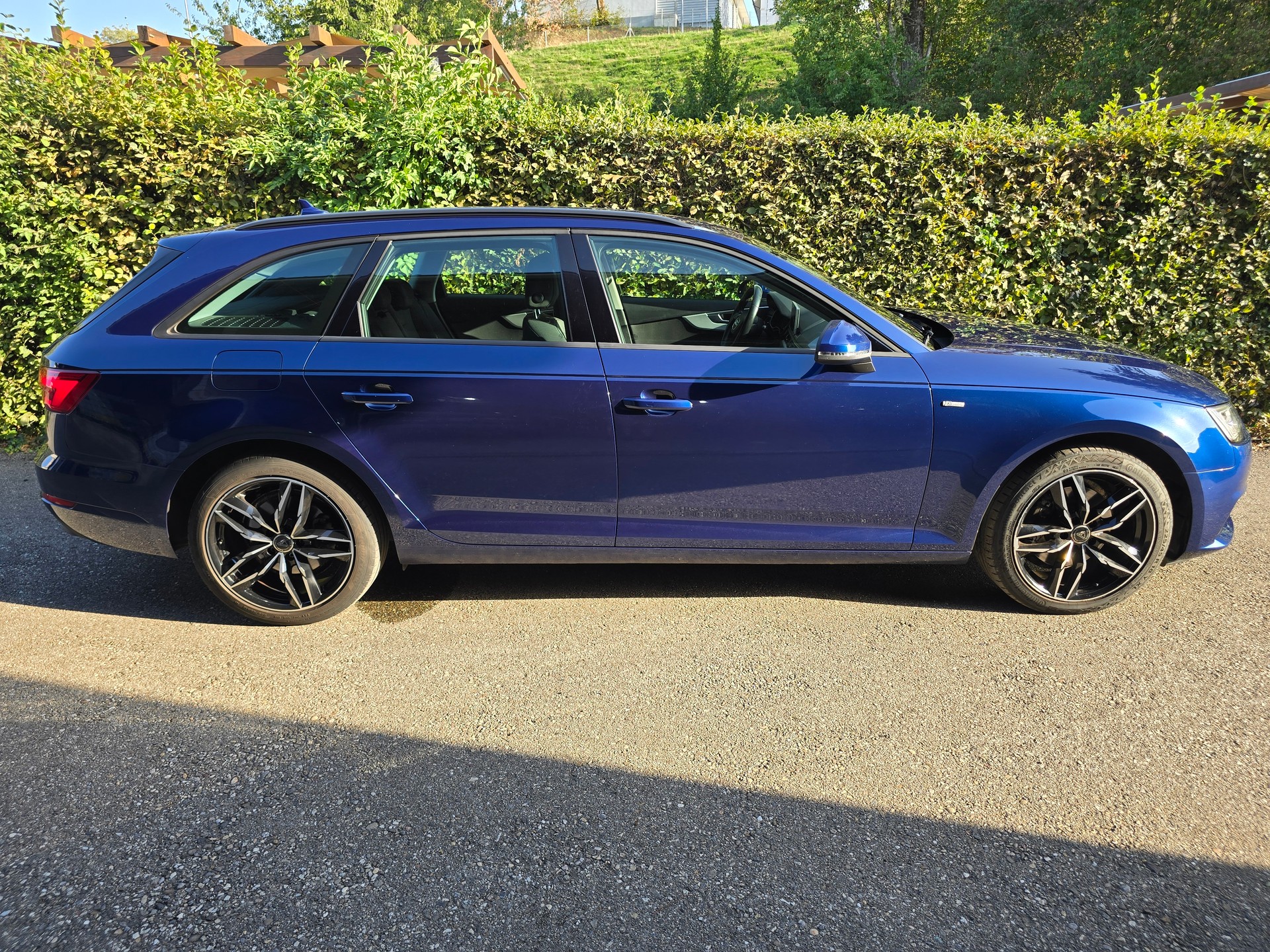 AUDI A4 Avant 2.0 TDI-image-5