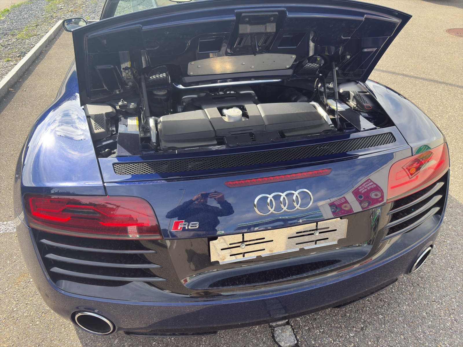 AUDI R8 Spyder 5.2 FSI V10 quattro S-Tronic-image-18