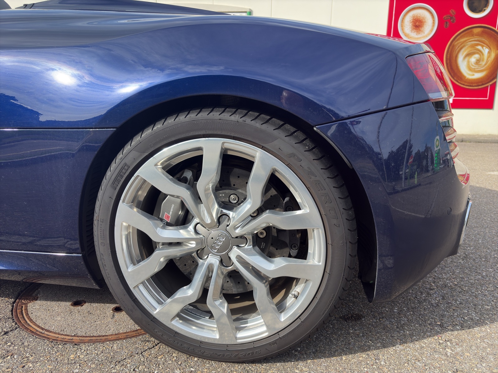 AUDI R8 Spyder 5.2 FSI V10 quattro S-Tronic-image-14
