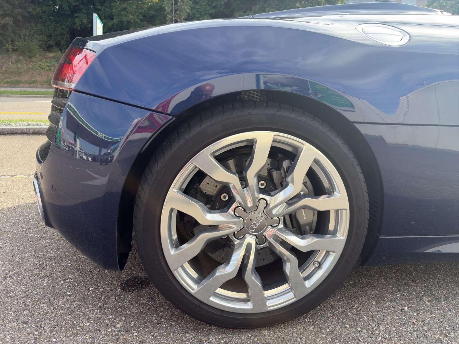AUDI R8 Spyder 5.2 FSI V10 quattro S-Tronic-image-15