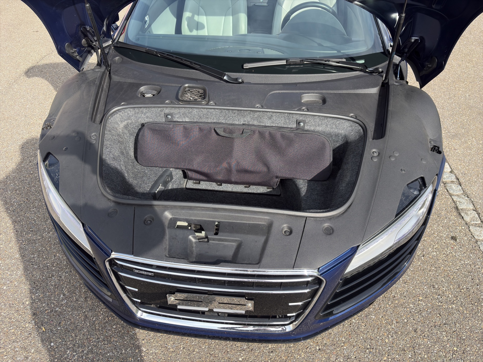 AUDI R8 Spyder 5.2 FSI V10 quattro S-Tronic-image-17