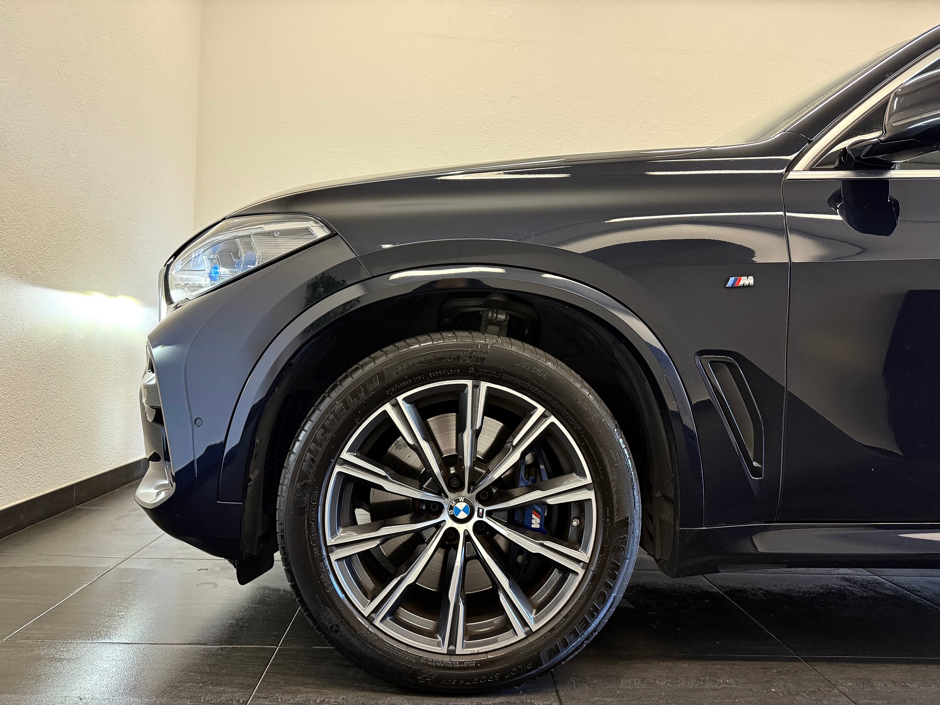 BMW X5 xDrive 40i Steptronic-showroom-element-2