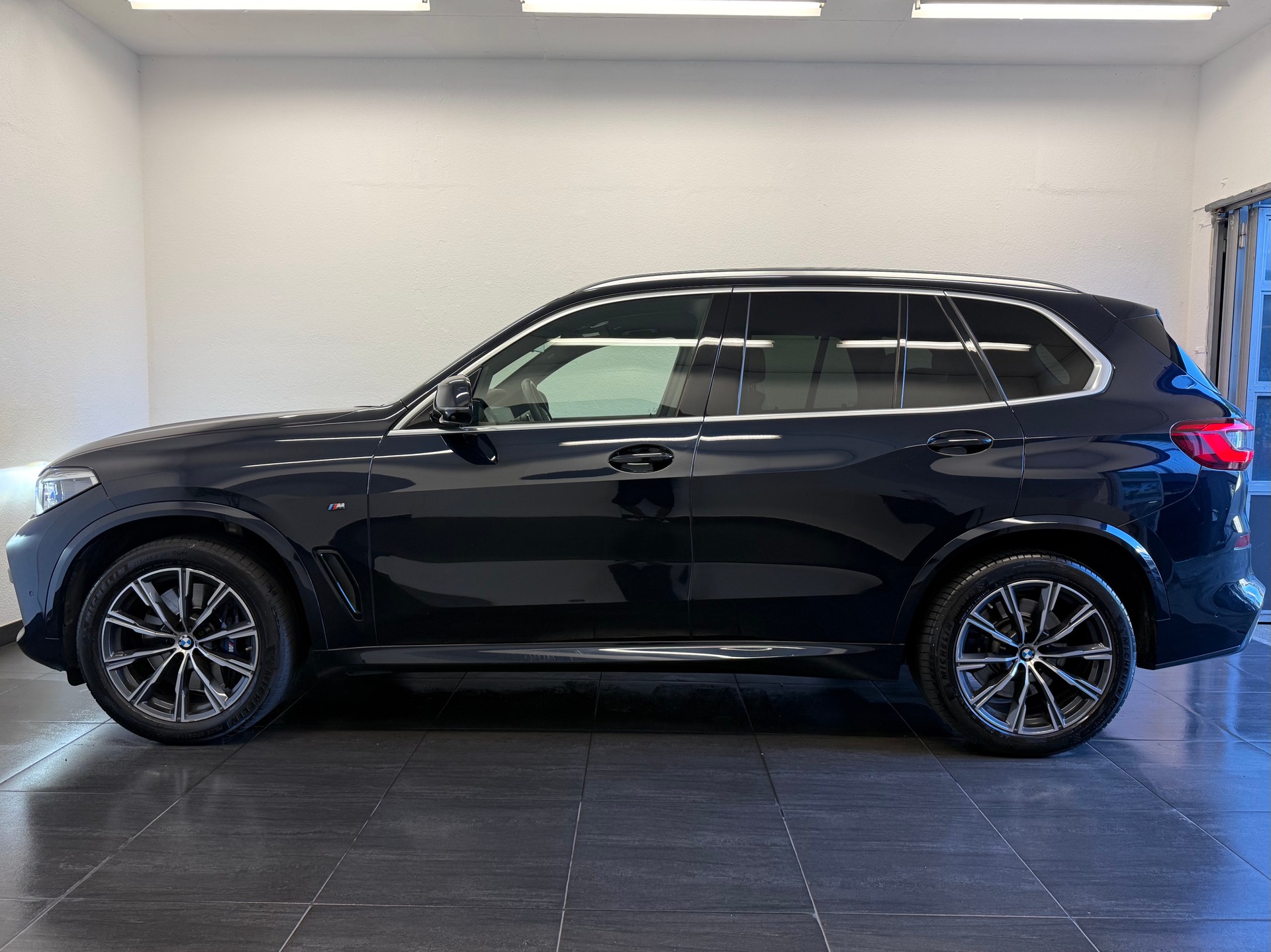 BMW X5 xDrive 40i Steptronic-showroom-element-3