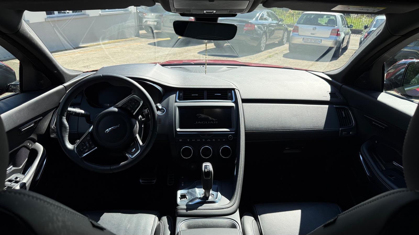 JAGUAR E-PACE-image-3