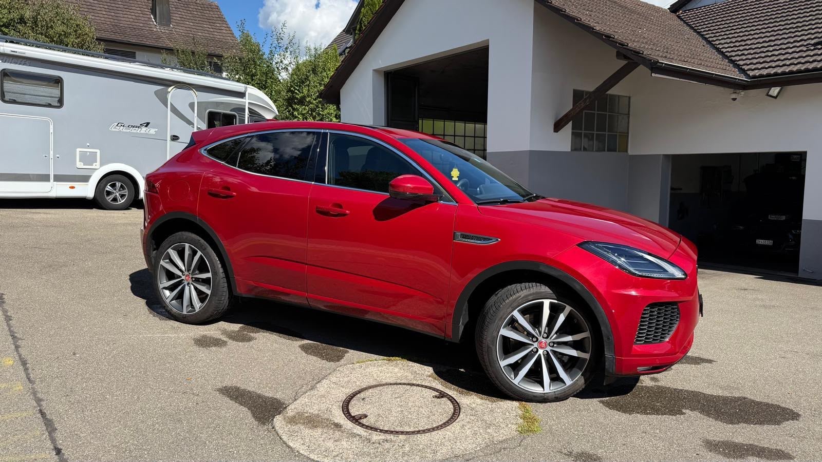 JAGUAR E-PACE-image-2