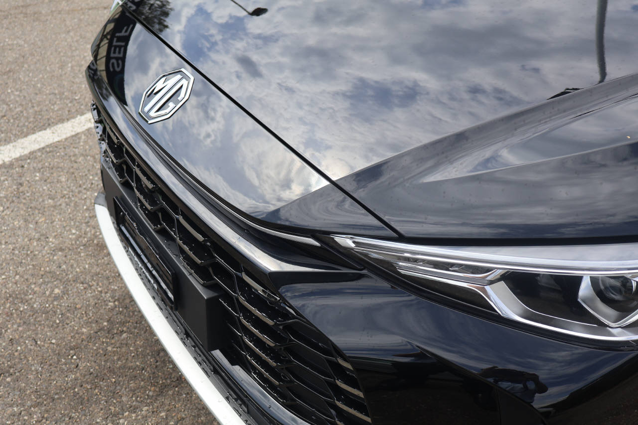 MG ZS 1.5 Hybrid+ Luxury-image-8