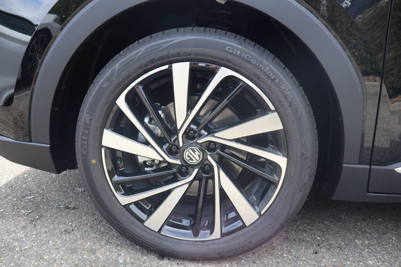 MG ZS 1.5 Hybrid+ Luxury-image-9