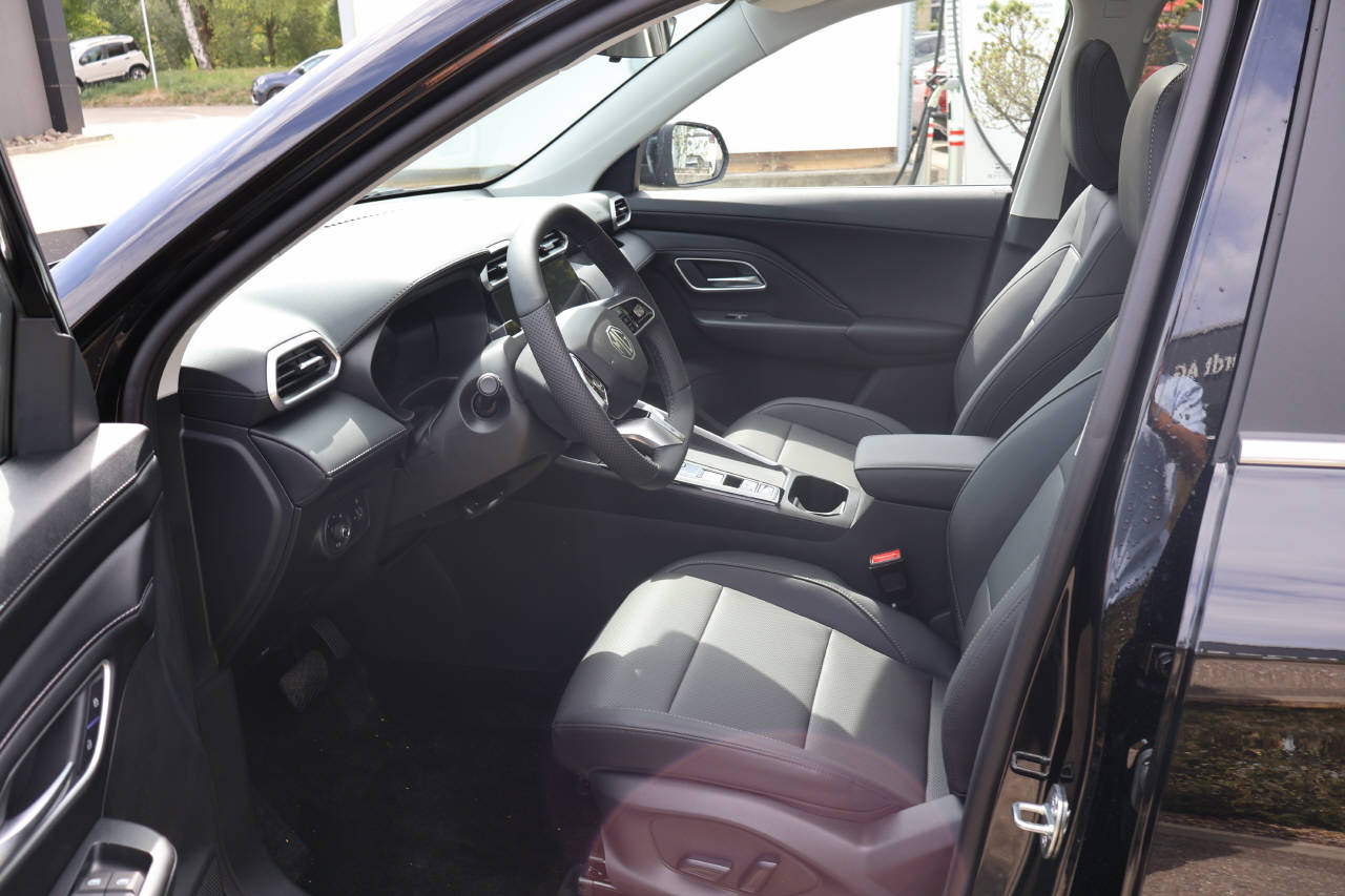 MG ZS 1.5 Hybrid+ Luxury-image-12