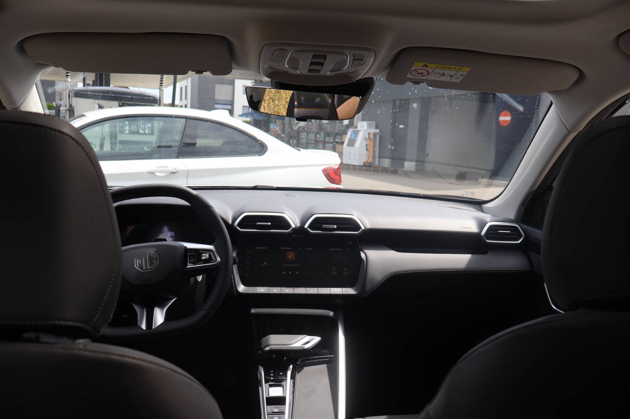 MG ZS 1.5 Hybrid+ Luxury-image-10