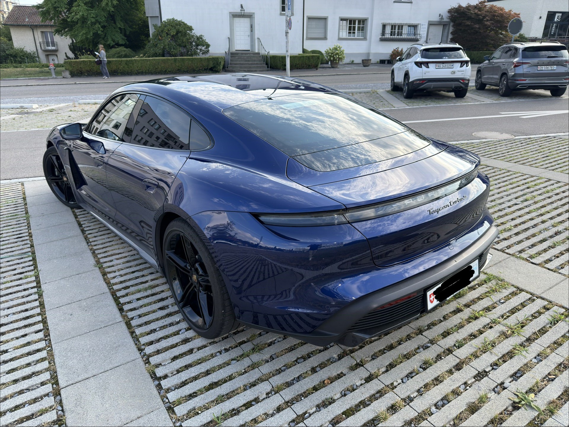PORSCHE Turbo S-image-4