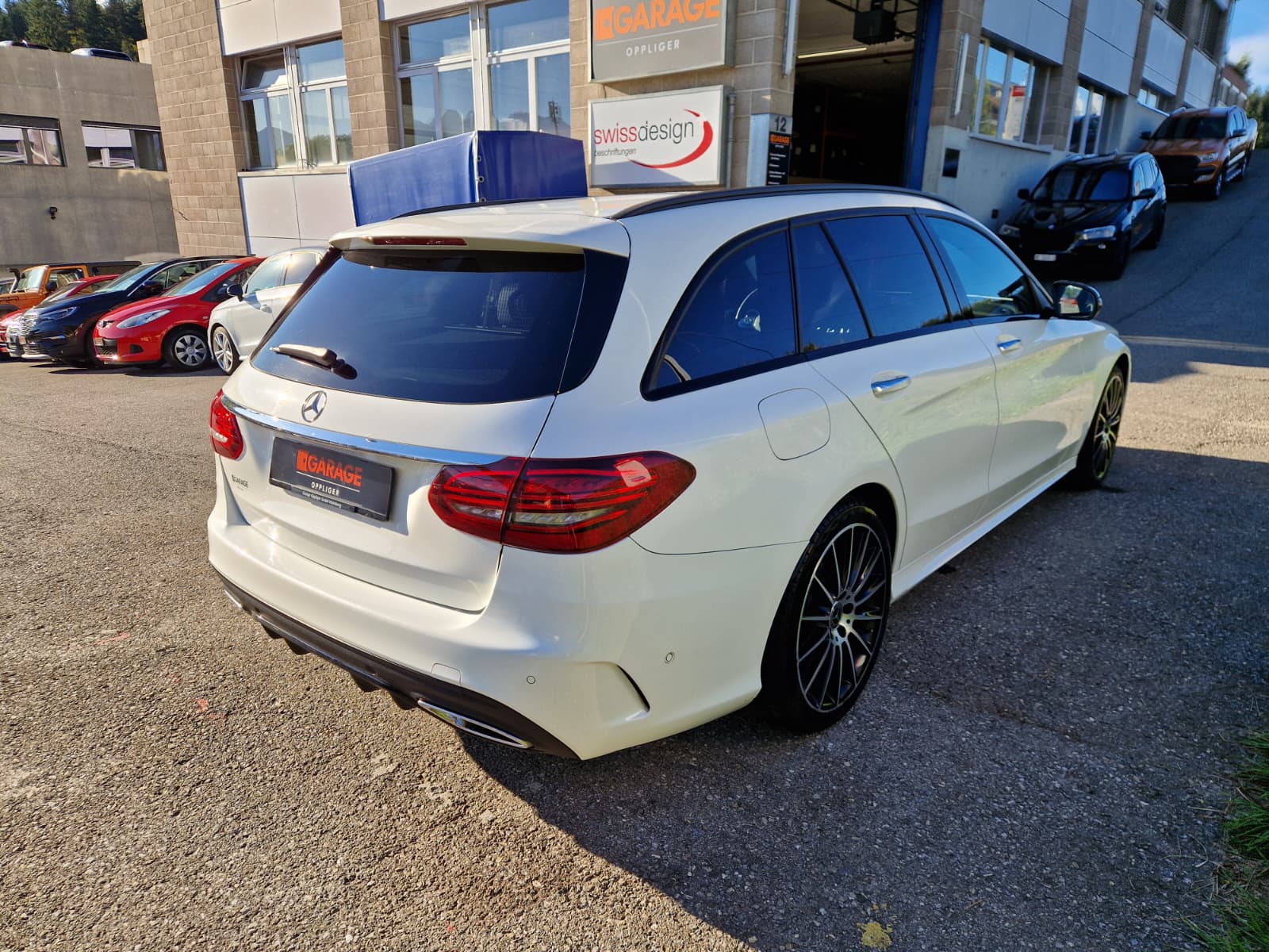MERCEDES-BENZ C 220 d Swiss Star AMG Line 4M 9G-Tronic-image-3