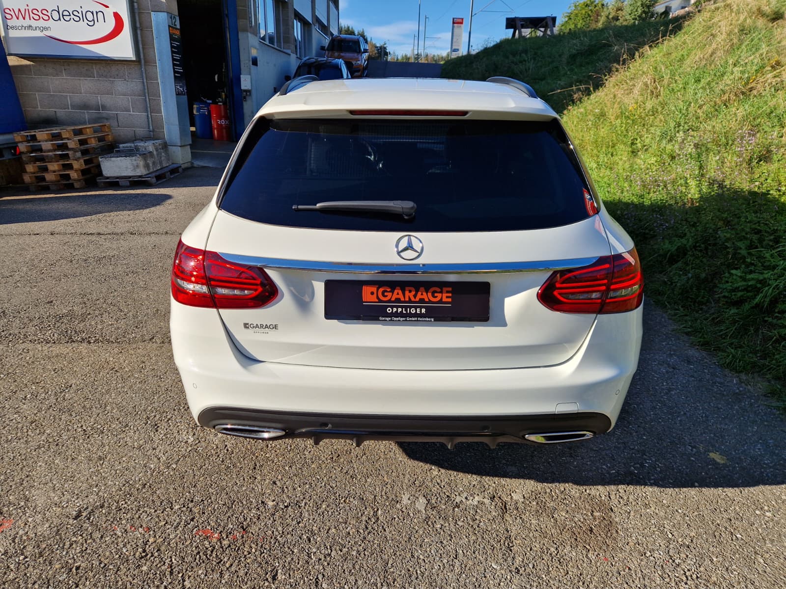 MERCEDES-BENZ C 220 d Swiss Star AMG Line 4M 9G-Tronic-image-5