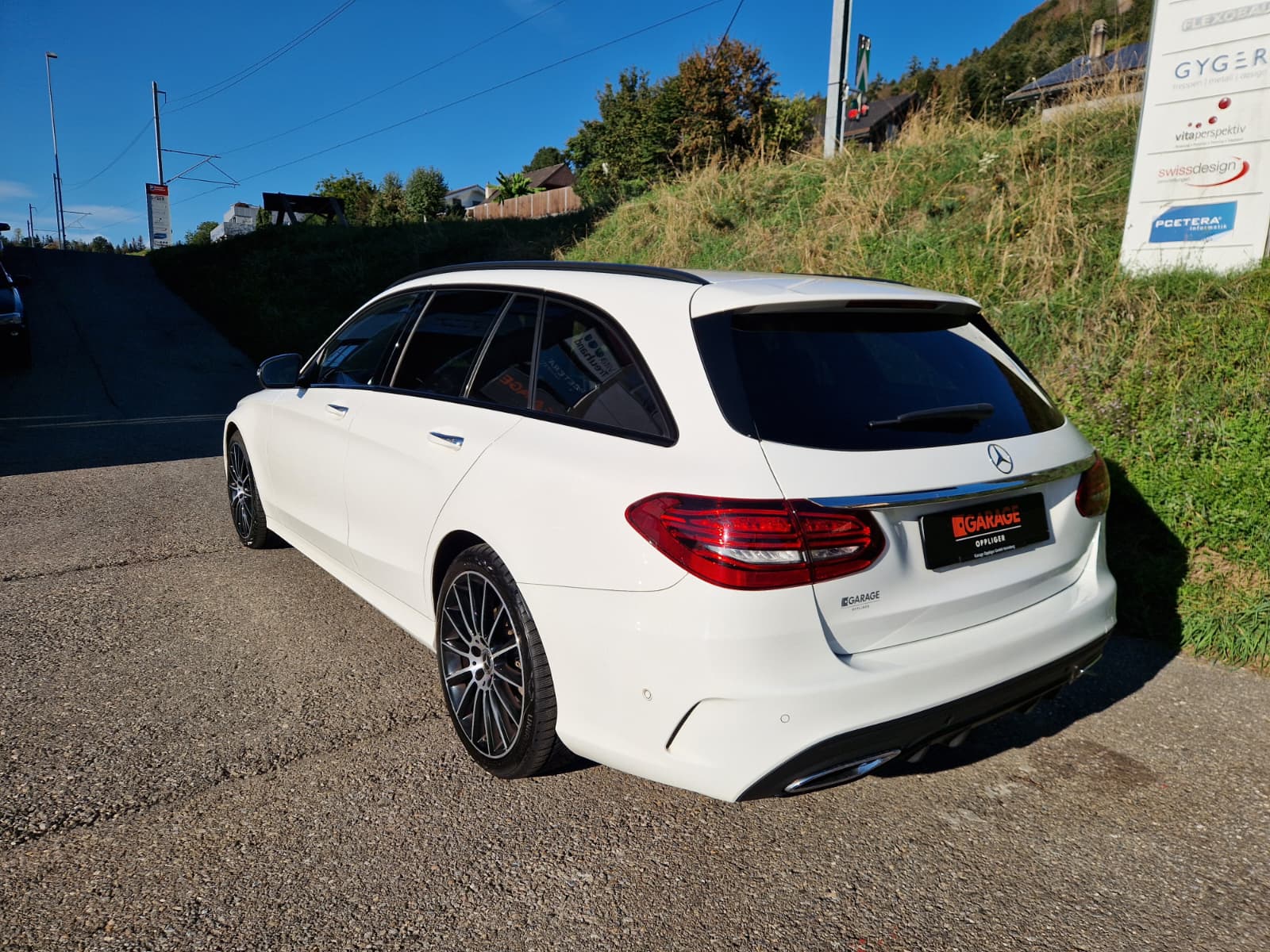 MERCEDES-BENZ C 220 d Swiss Star AMG Line 4M 9G-Tronic-image-4