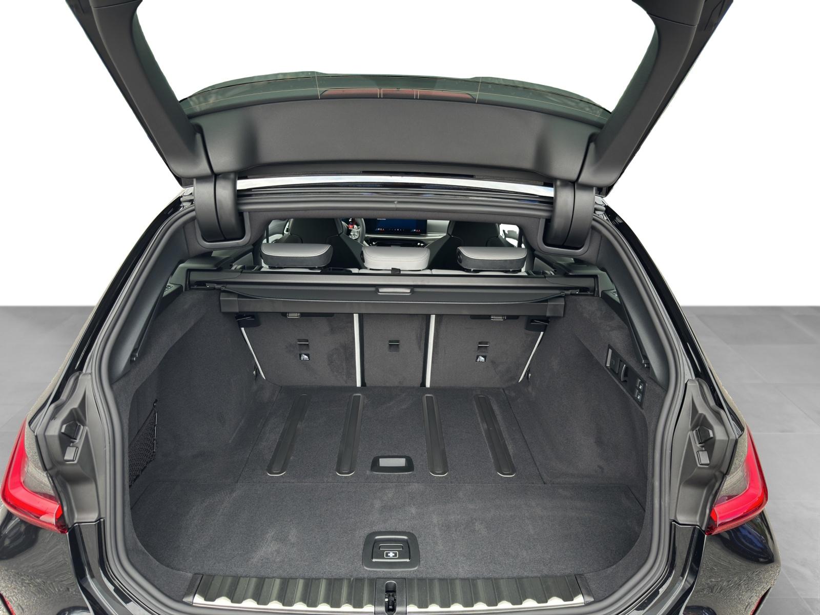BMW M3 Competition M xDrive Touring-image-17