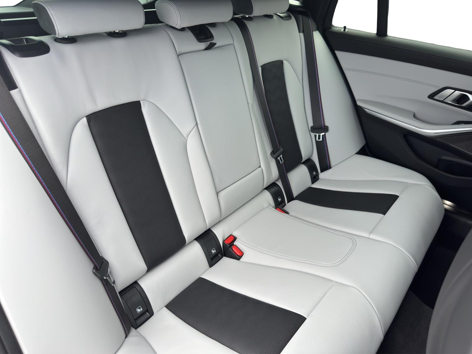 BMW M3 Competition M xDrive Touring-image-15