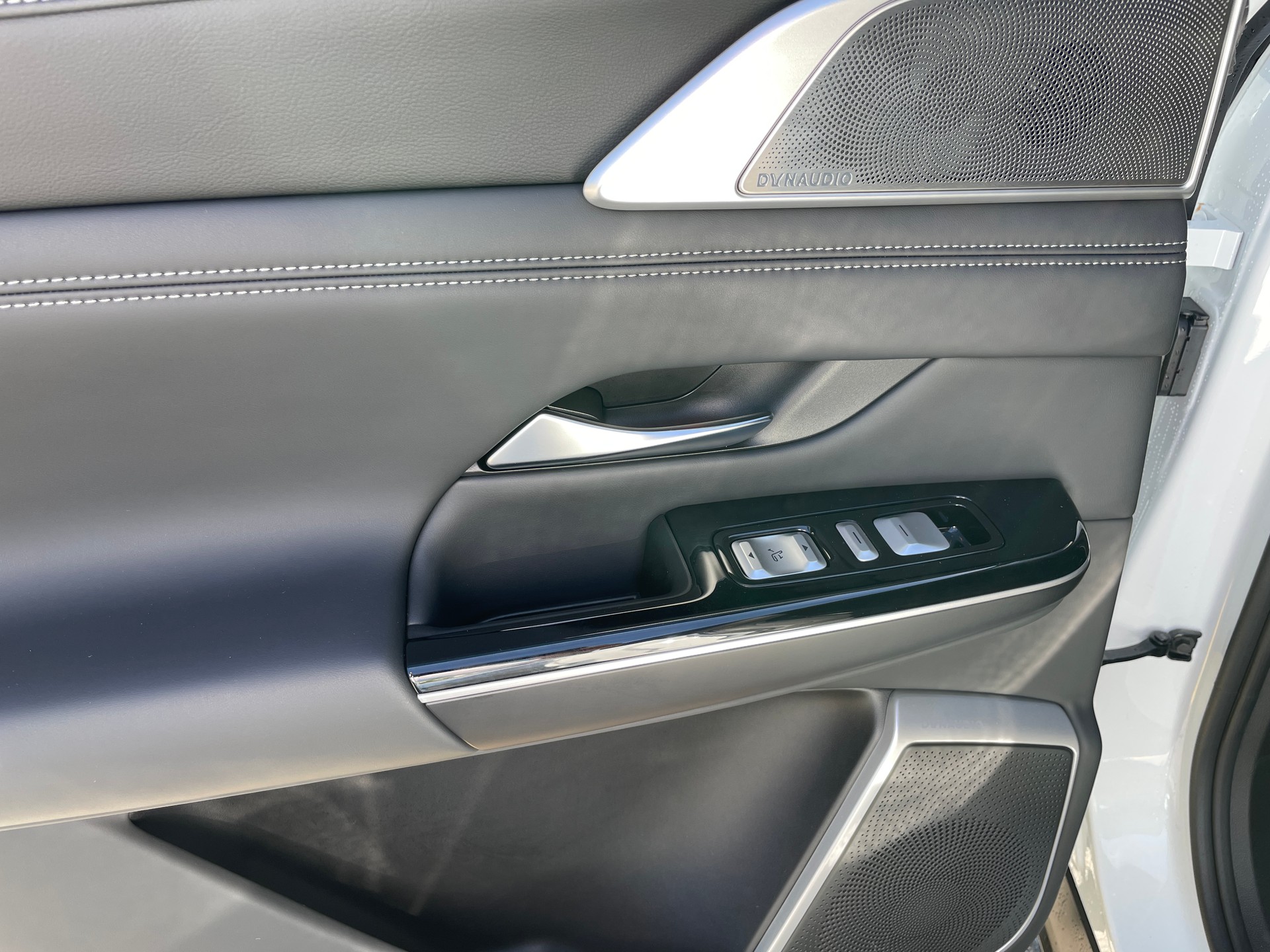 XPENG G9 93kWh Performance AWD mit AHK und Premium Paket-image-11
