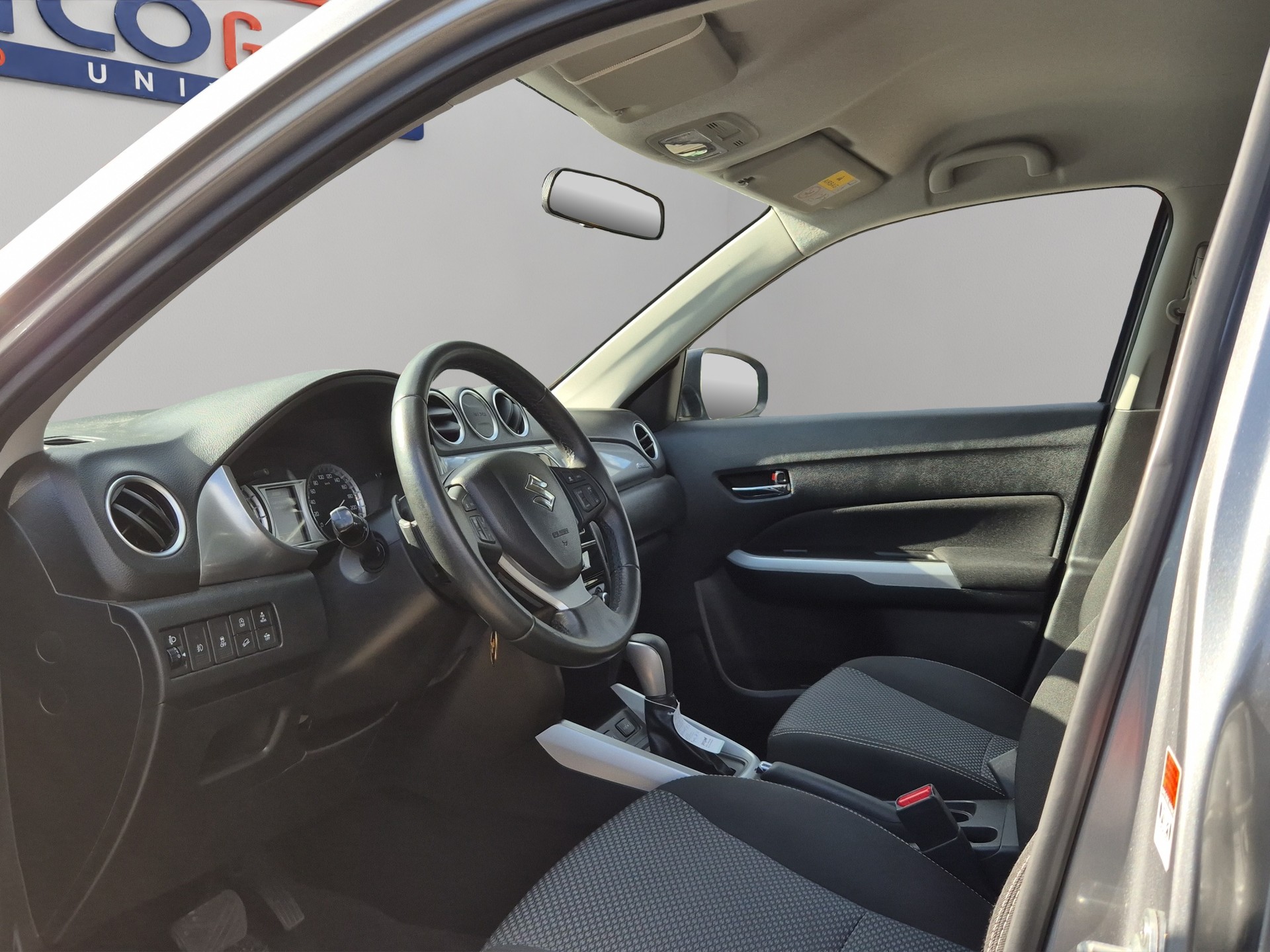 SUZUKI Vitara 1.6 Compact Top Automatic-image-9