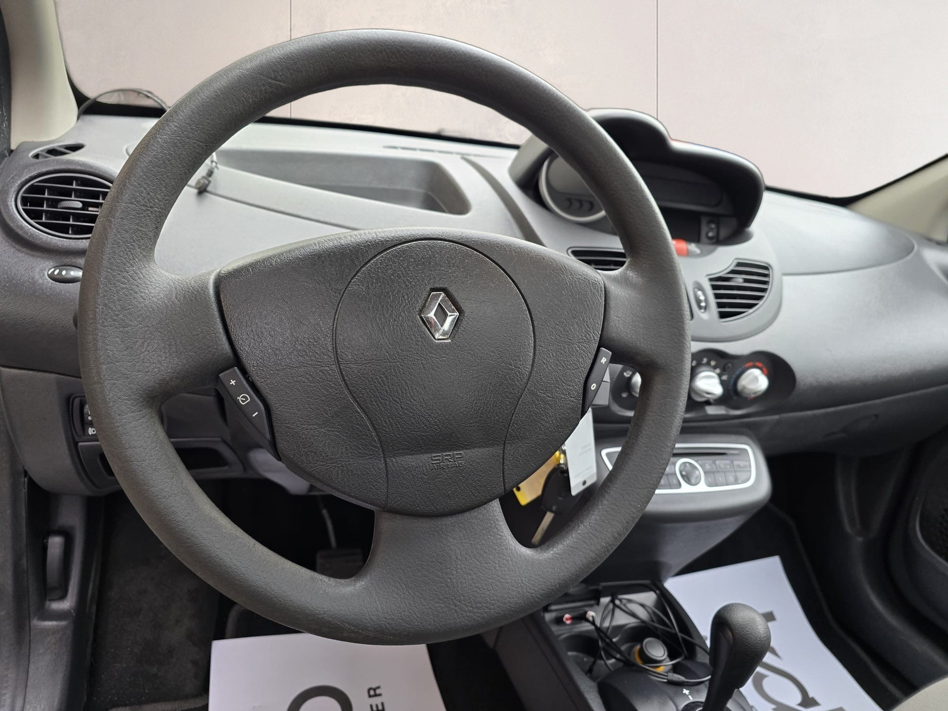 RENAULT Twingo 1.2 16V Expression Quickshift-image-11