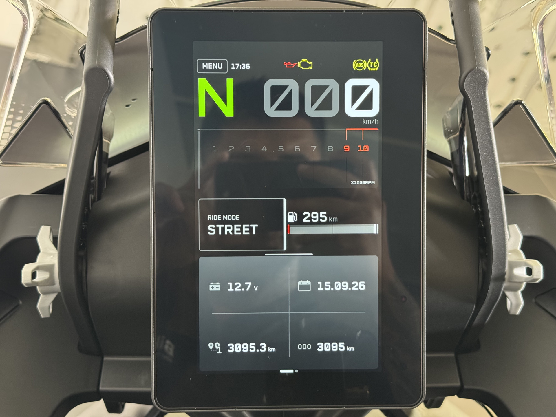 KTM 1390 Super Adventure S-showroom-element-2