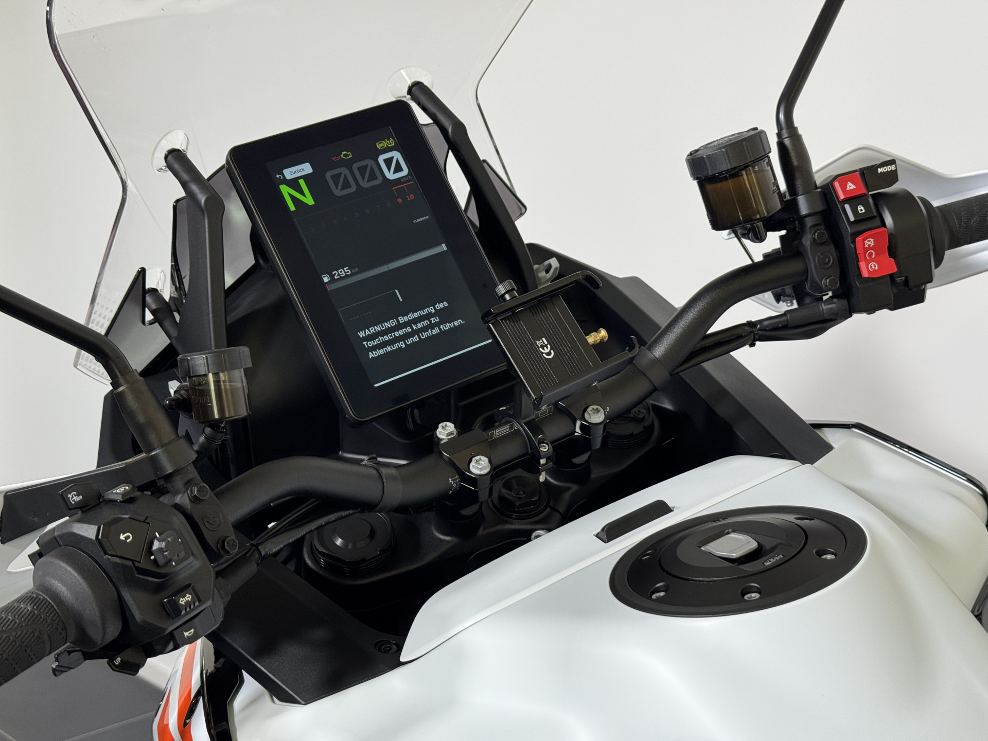 KTM 1390 Super Adventure S-showroom-element-3