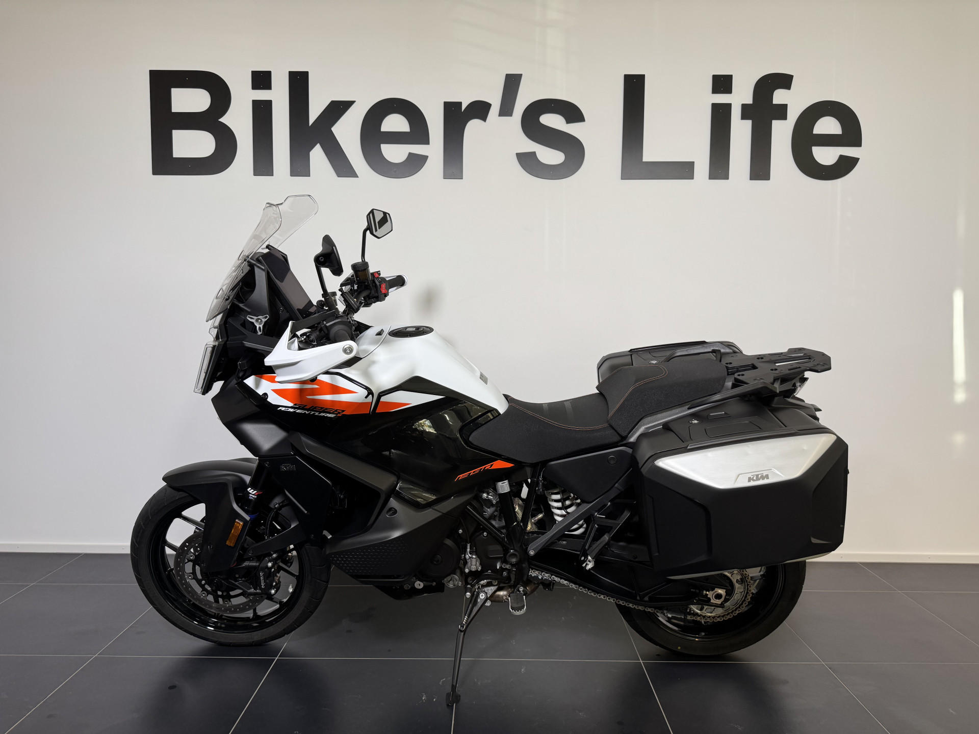KTM 1390 Super Adventure S-showroom-element-1
